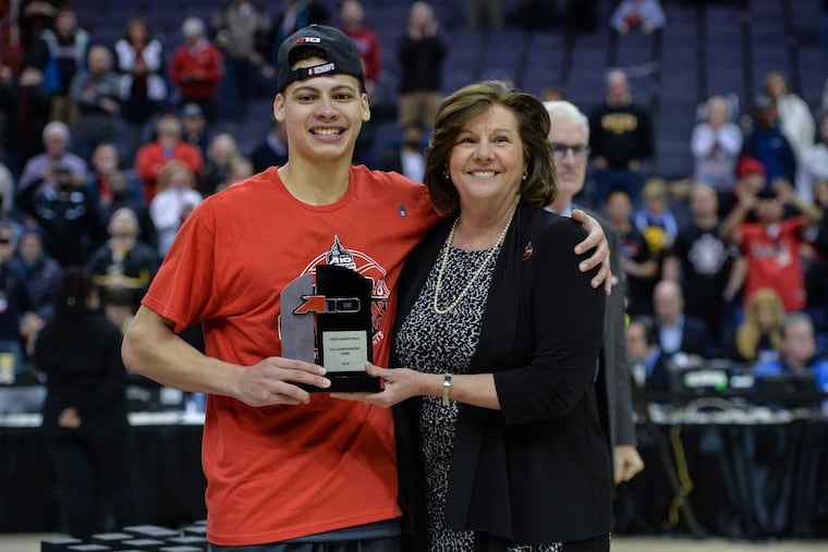 Kellan Grady of Davidson with Atlantic Ten commissioner Bernadette McGlade after the Atlantic Ten’s men’s basketball final in 2019.