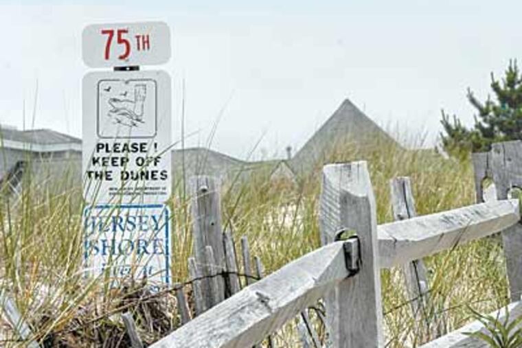 File photo: The Avalon path leading from 75th Street to the ocean. (APRIL SAUL / Staff Photographer)