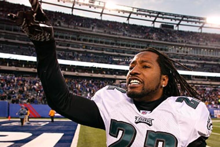 Eagles cornerback Asante Samuel has made it clear that he does not want to be traded. (David Maialetti/Staff File Photo)