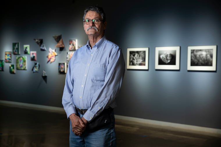 Artista visual Carlos Gil en Taller Puertorriqueño el martes 15 de septiembre de 2020. Su exhibición se llama "Apparent Spaces" y estará en exhibición hasta el 21 de noviembre de 2020.