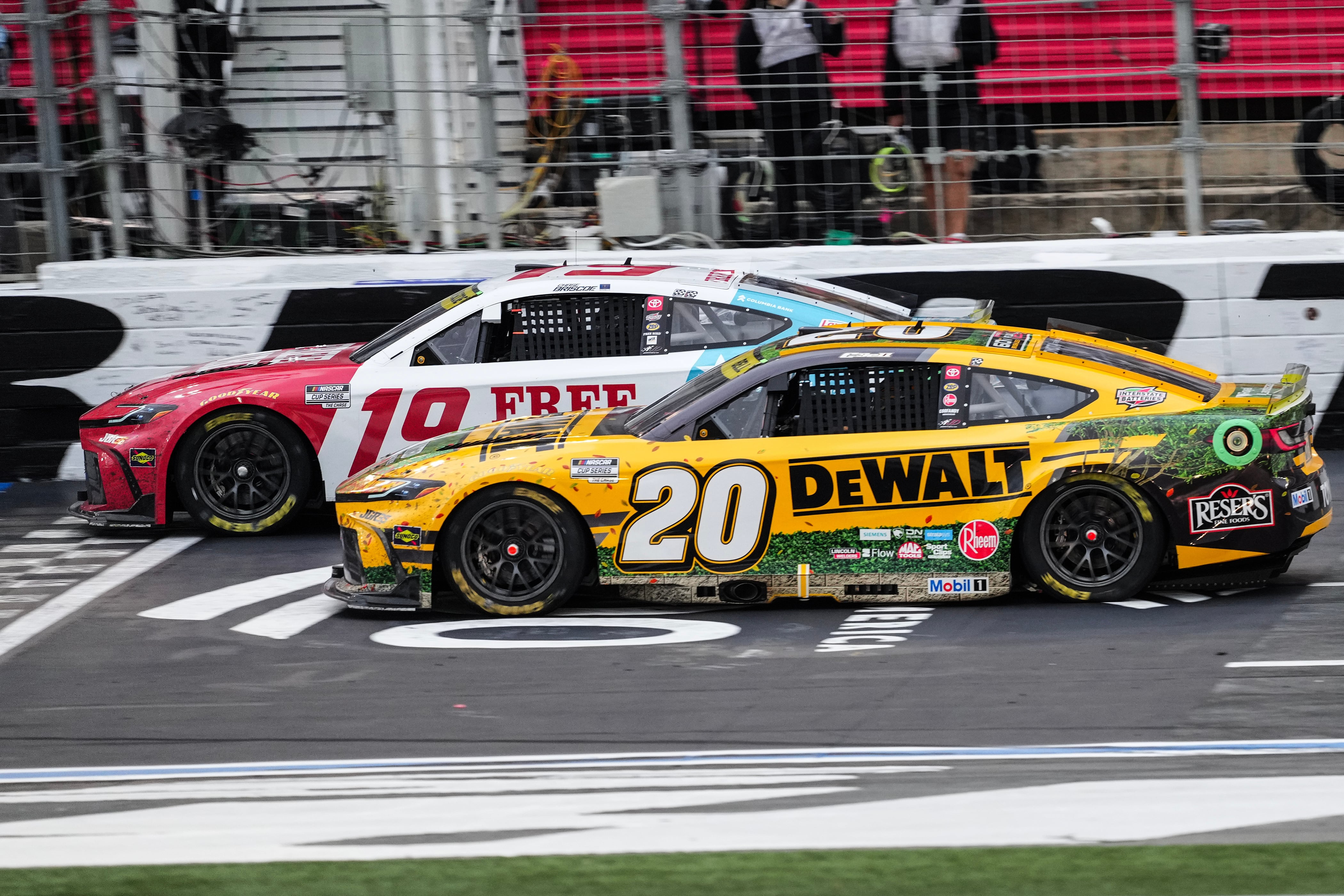 Chase Briscoe holds off teammate Christopher Bell in Charlotte to win 2nd straight playoff race