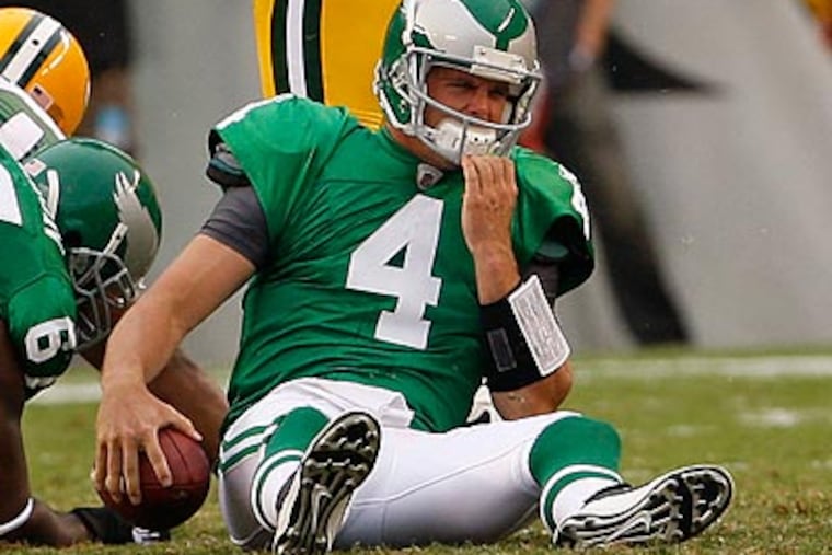 Kevin Kolb couldn't generate any offense for the Eagles before being knocked out of the game with a concussion. (Ron Cortes/Staff Photographer)