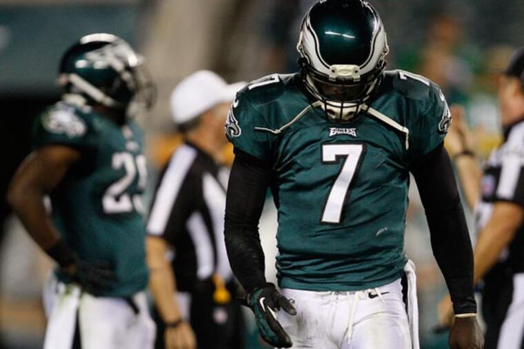 Michael Vick limps off the field. (David Maialetti/Staff Photographer)