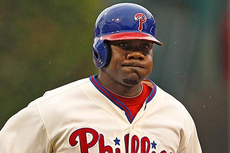 Carlos Ruiz and Ryan Howard will both undergo MRIs on Monday. (Ron Cortes/Staff Photographer)