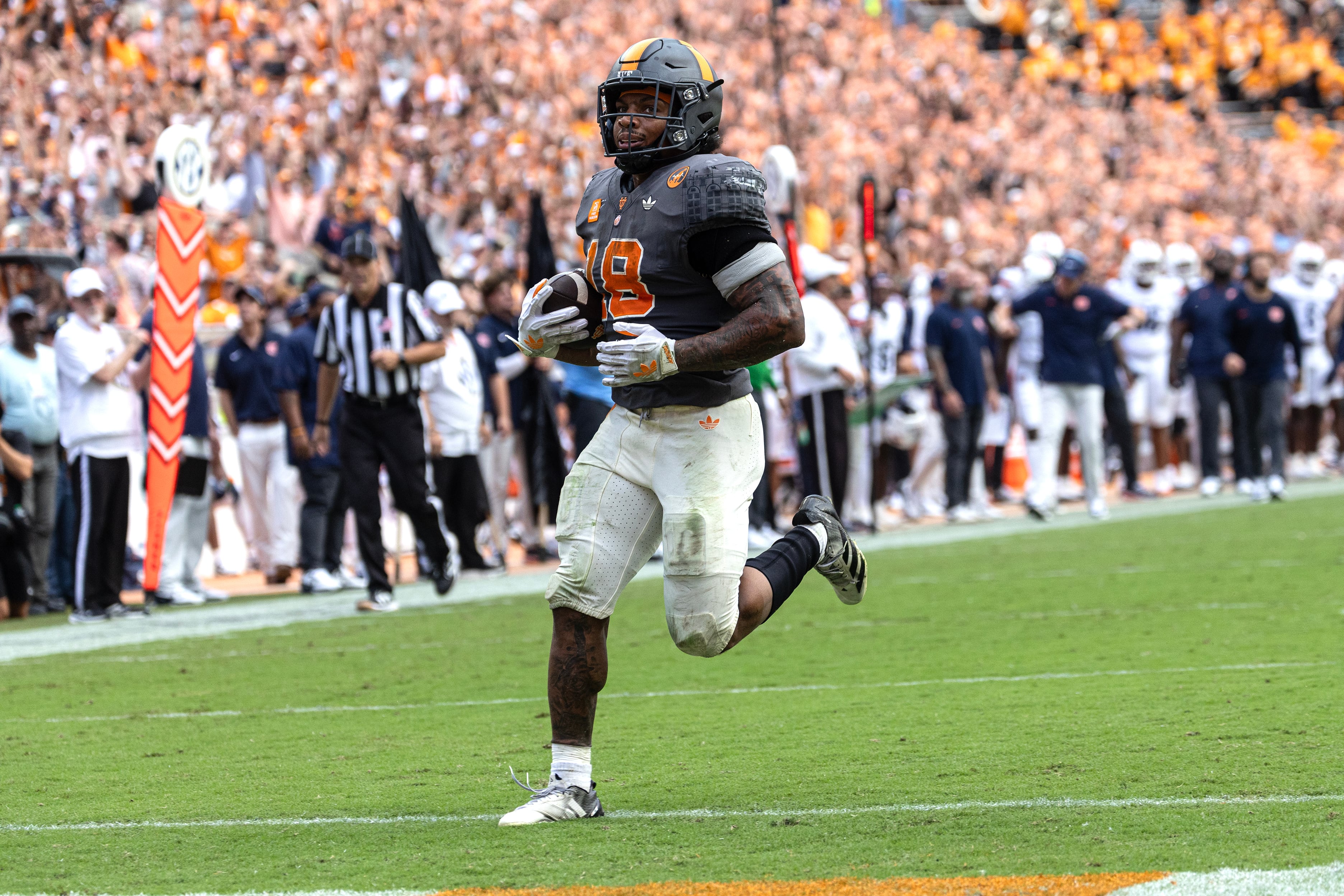Bishop rushes for 220 yards, 3 TDs to lead No. 17 Tennessee over Auburn 24-14