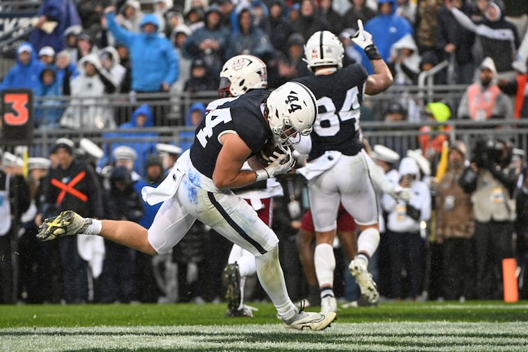 Penn State tight end Tyler Warren (44) catches a touchdown pass against Massachusetts on Saturday.