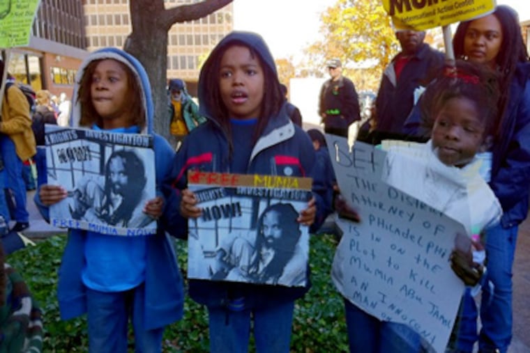 The demonstrators appeared as an appeals court heard arguments on behalf of Abu-Jamal. (Alejandro A. Alvarez / Staff Photographer)