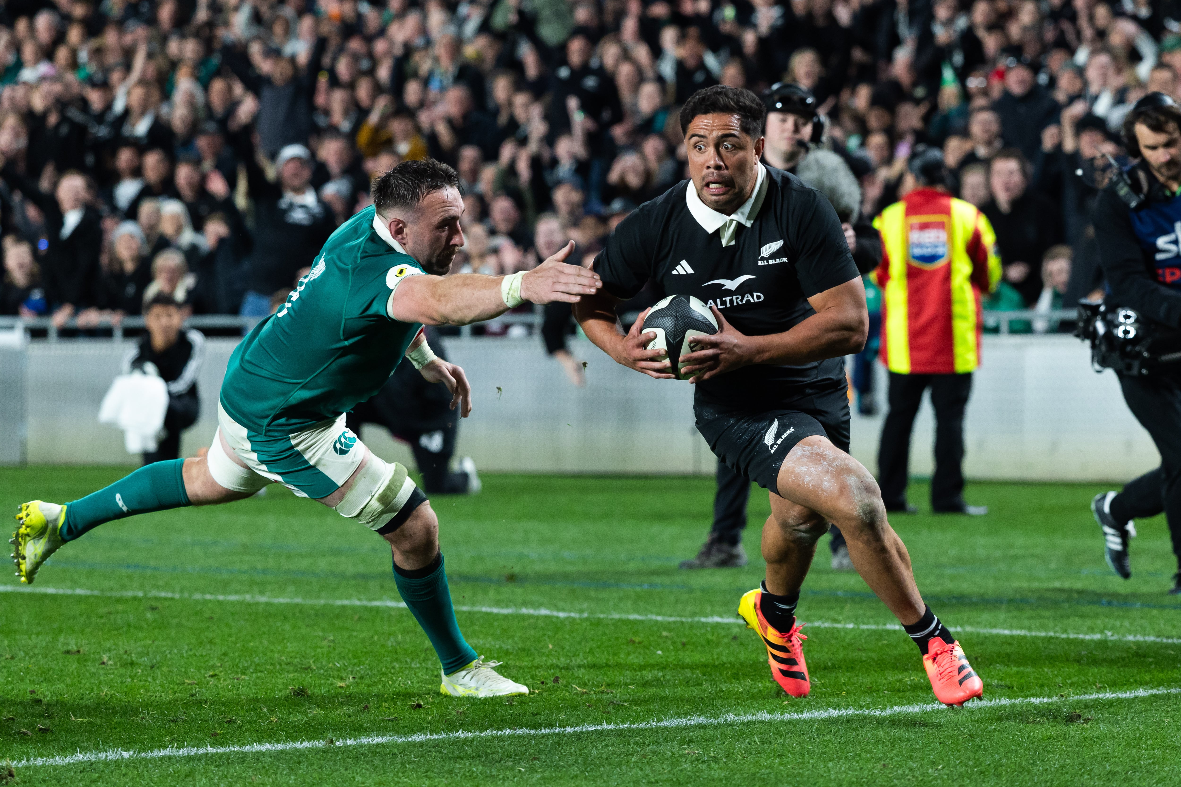 New Zealand beats Ireland 40-21 to stay unbeaten in the Nations Championship