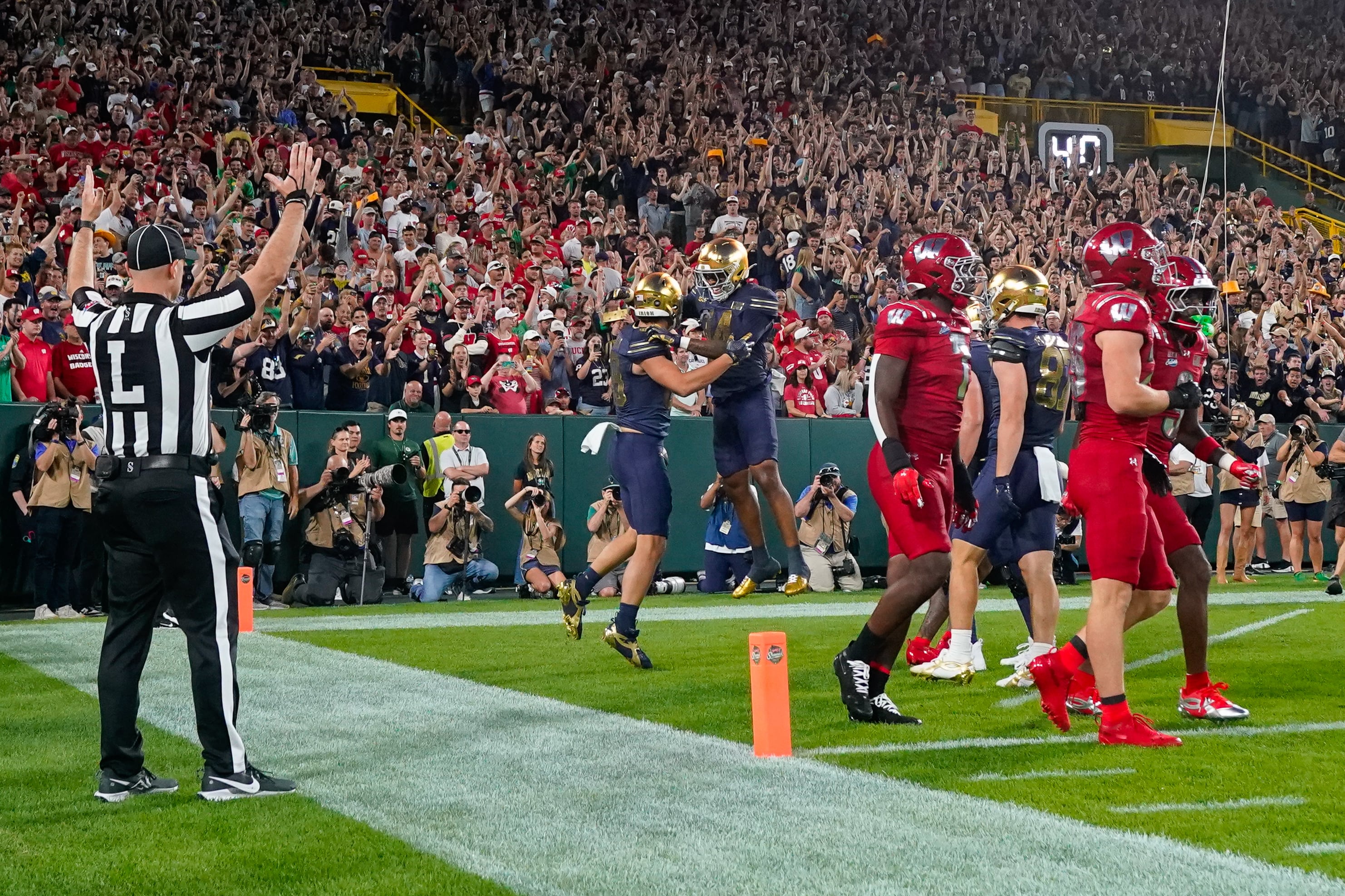 Notre Dame's Flanigan continues family tradition by delivering at Lambeau