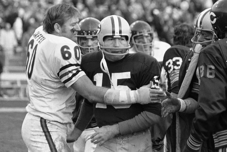 Bart Starr (center) is congratulated by the Bears' Lee Roy Caffey during a November 1970 game.