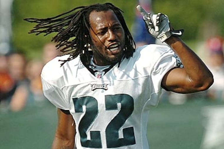 Asante Samuel's soft coverage and aversion to tackling hurt the Eagles last season. (Clem Murray/Staff file photo)