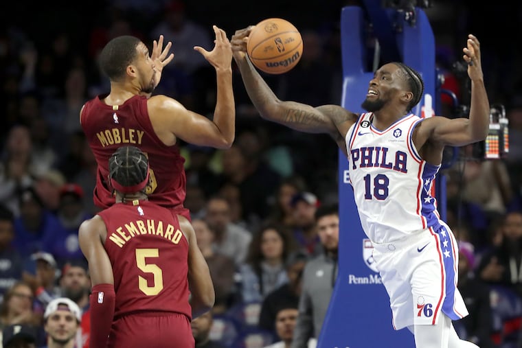 Shake Milton (right) of the Sixers and Isaiah Mobley of the Cavaliers go after a rebound during the second half Wednesday.