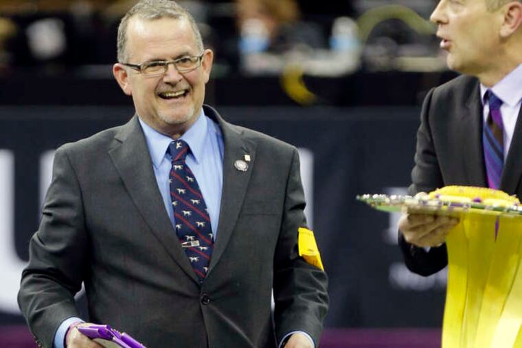 Miss P, a 15-inch beagle , and handler William Alexander, react after winning Best in Show at the 139th Westminster Kennel Club show at Madison Square Garden in New York on Tuesday night. Story and another photograph, A5. FRANK FRANKLIN II / Associated Press