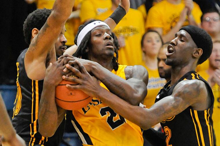 VCU's Jordan Burgess (left) and Briante Weber box in La Salle's Tyrone
Garland in the first overtime. (Ron Tarver/Staff Photographer)