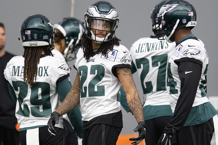 Sidney Jones, center, warms up during Eagles practice at the NovaCare Complex in Philadelphia, PA on November 15, 2018.