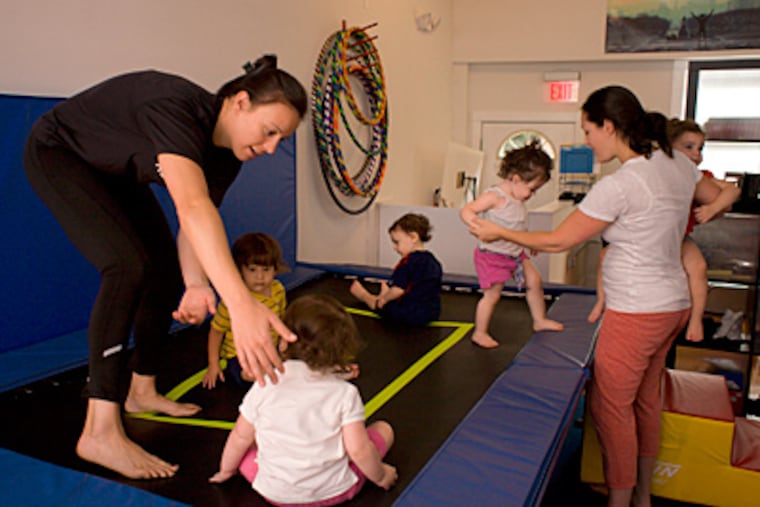 Marissa Pellegrino, left works with toddlers and their parents during an exercise class at Relentless Fitness in South Philadelphia .( Ed Hille / Staff Photographer)
117678