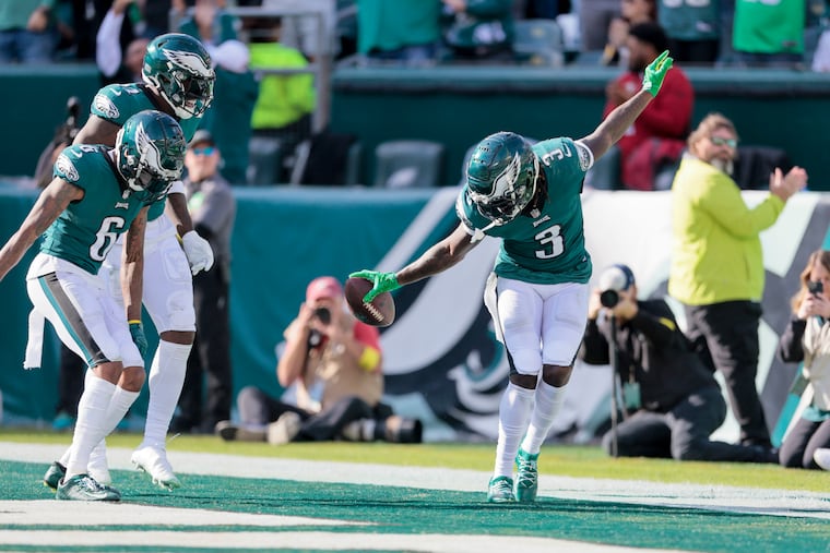 Eagles wide receiver Zach Pascal celebrates after catching a 34-yard pass against the Steelers at Lincoln Financial Field in Philadelphia.