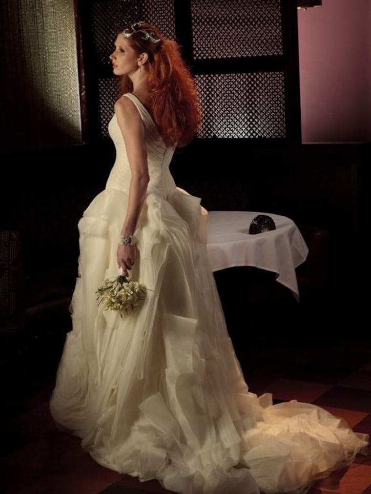 Flapper brides say 'I do' in '20s looks