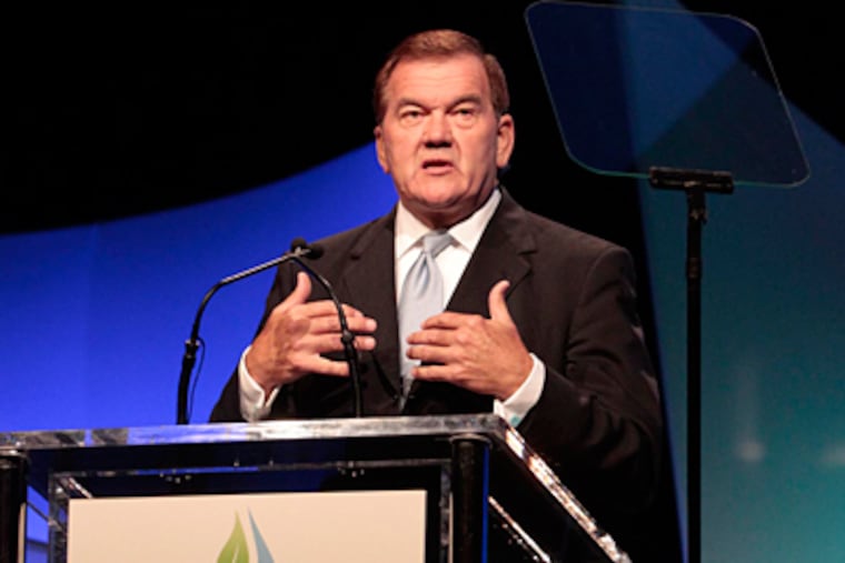 Former Gov. Tom Ridge speaks at the Convention Center. (Ed Hille / Staff Photographer)