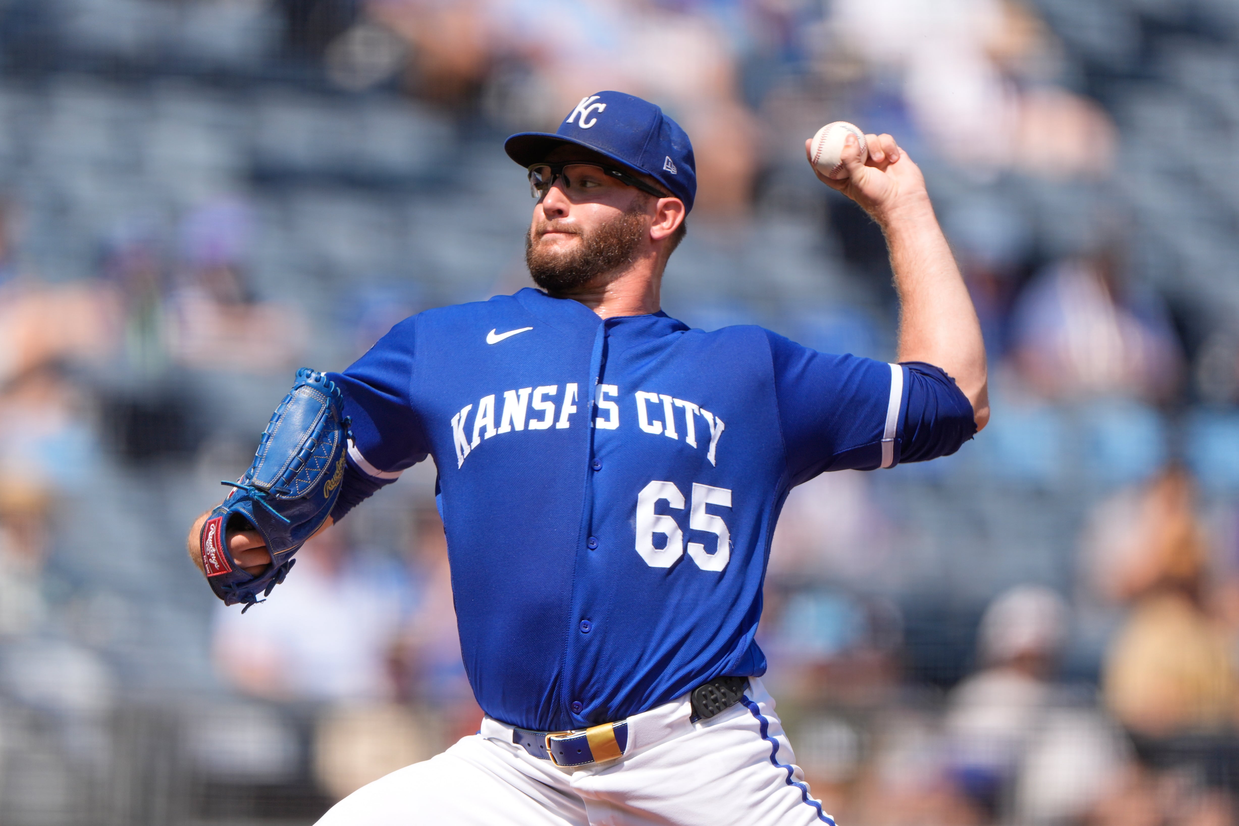 Scoreless through 9 innings, Arizona plates 5 in the 10th, holds on to beat Kansas City 5-4