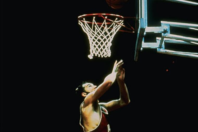 Aleksandr Belov scores the winning basket against the U.S. in the 1972 gold medal game. (AP file photo)