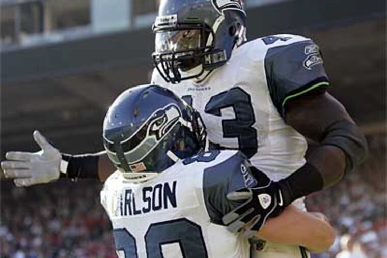 The agent for Seahawks fullback Leonard Weaver, right, has confirmed that he has been in talks with the Eagles. (AP / File photo)