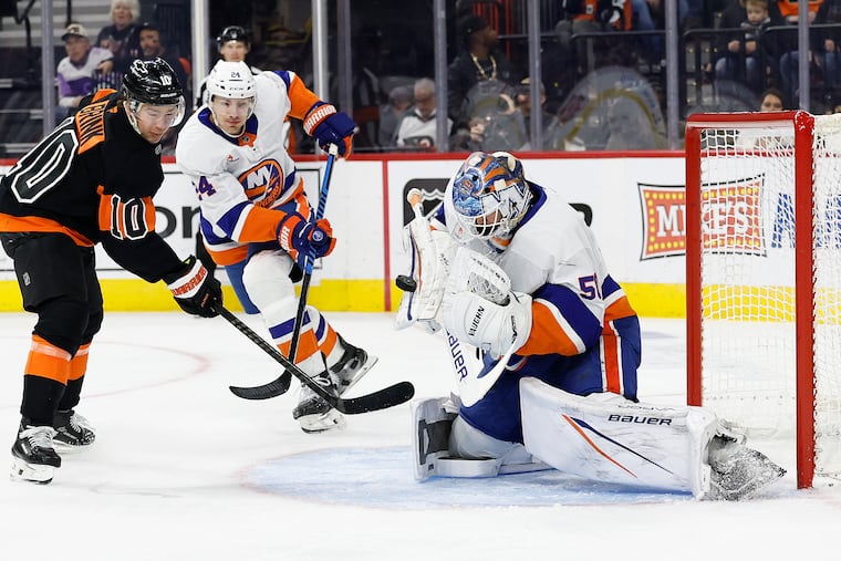 Flyers right wing Bobby Brink sealed the Flyers' 4-3 win over the Islanders in the fifth round of the shootout Saturday.