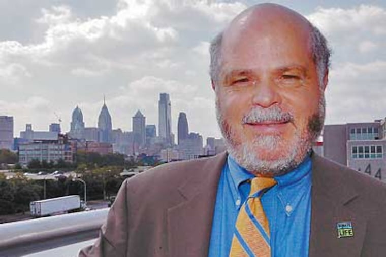 Howard Nathan, President and CEO of the Gift of Life Donor Program, has been working for transplantation for 31 years. (Sharon Gekoski-Kimmel / Inquirer)