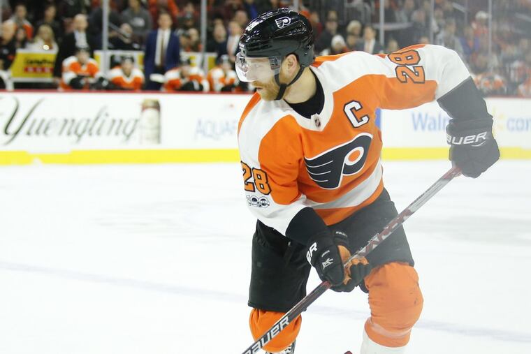 Flyers center Claude Giroux skates with the puck against the Calgary Flames on Saturday, November 18, 2017 in Philadelphia. YONG KIM / Staff Photographer