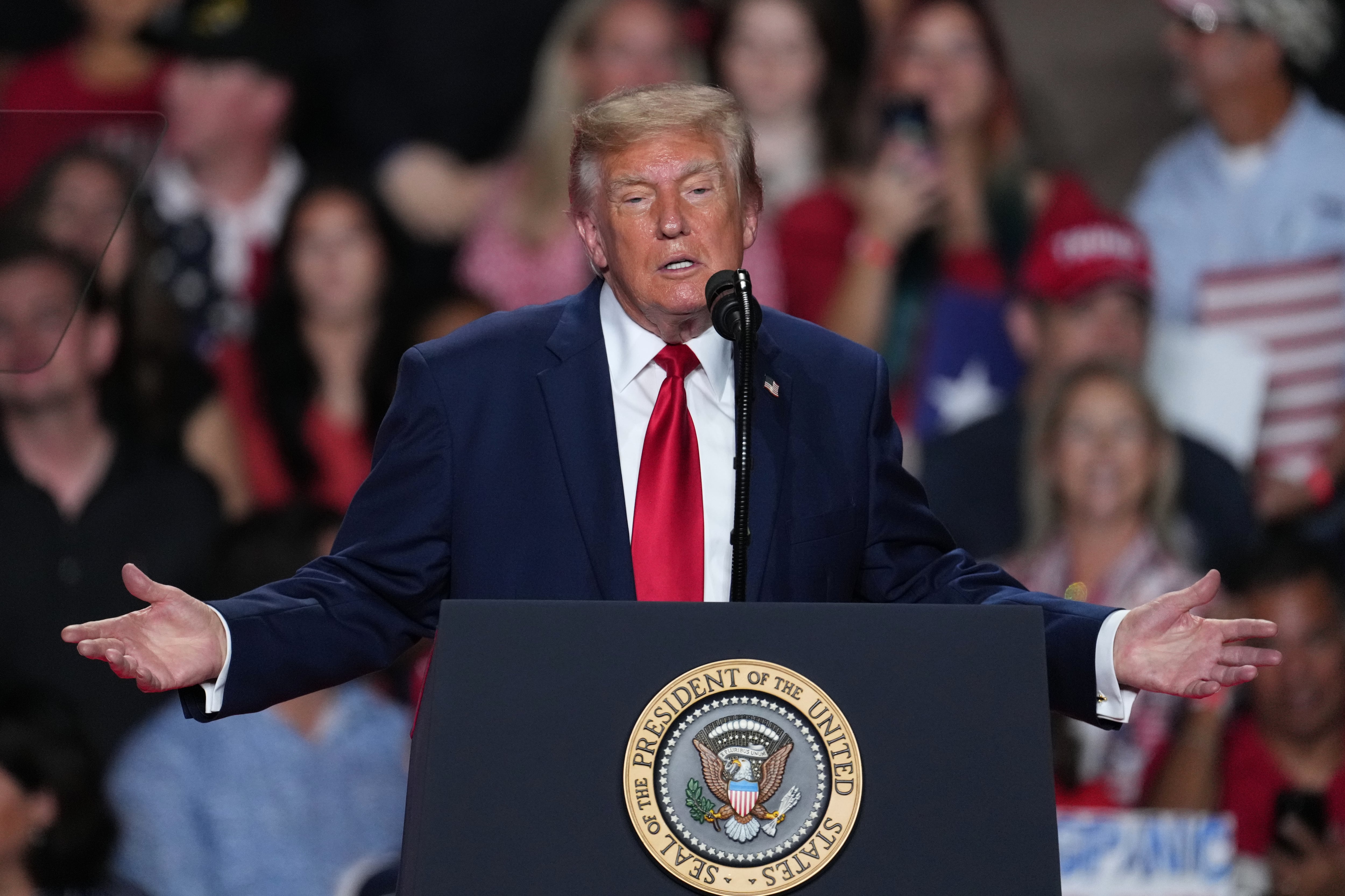 News Outlets Challenge White House Ban in Federal Court