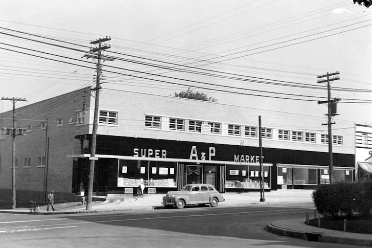 A&P supermarket located in Montreal in 1941.