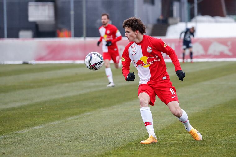 Brenden Aaronson got his first unofficial playing time for Red Bull Salzburg in a scrimmage last Saturday.