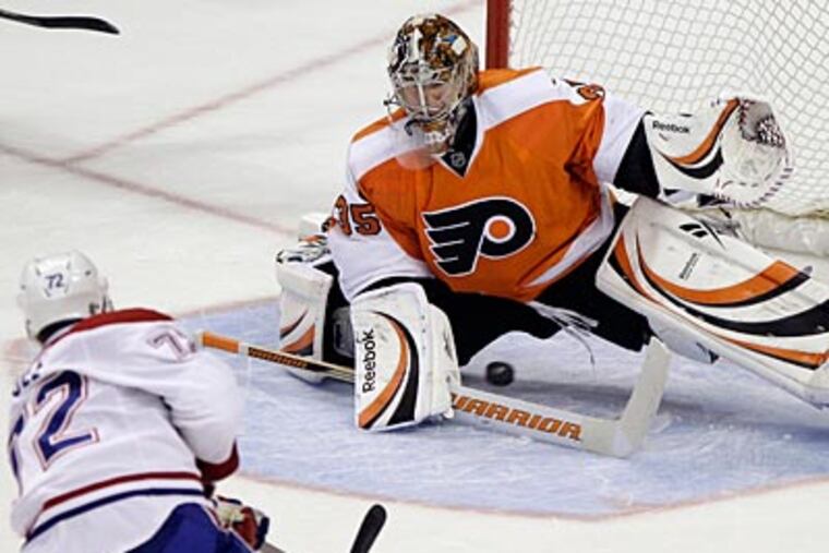 Sergei Bobrovsky makes a save in the Flyers' 3-1 win over the Canadiens. (Matt Slocum/AP)