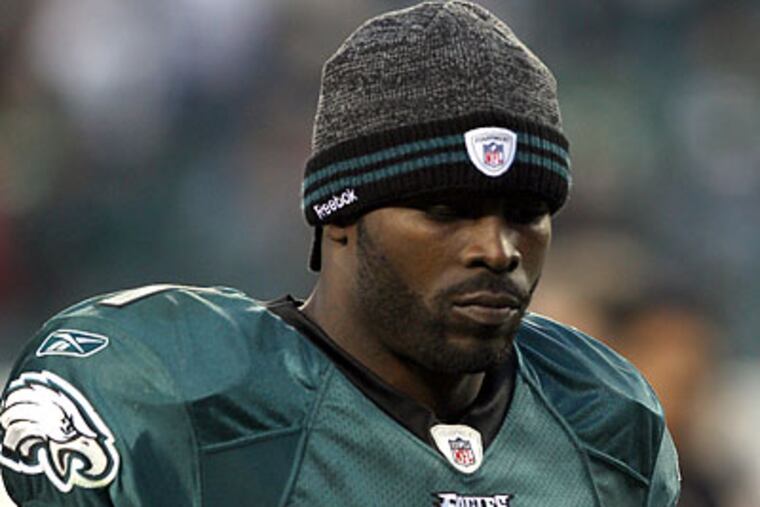 The Eagles' lack of identity is as much a part of their problem as their league-high 21 turnovers. (Yong Kim/Staff file photo)