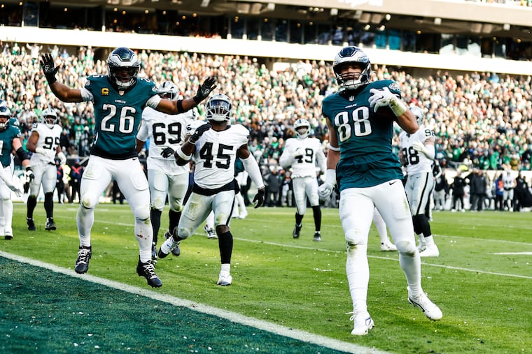 Dallas Goedert and the Eagles offense didn't have any problems getting going against the lowly Raiders Sunday.