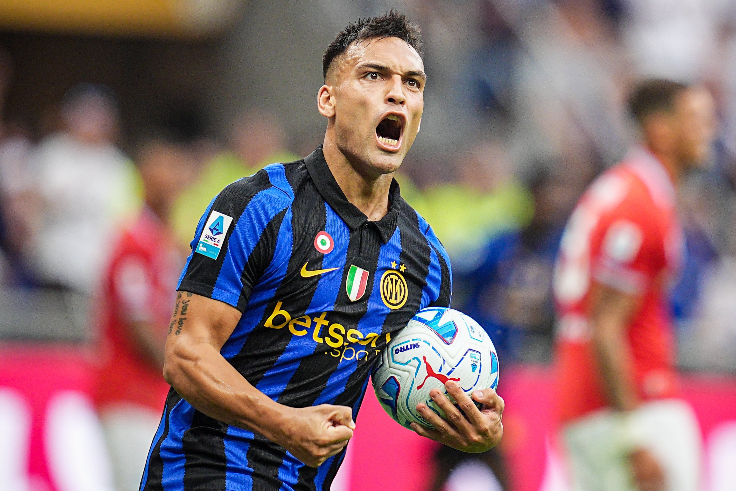 Martínez leads Inter comeback over Napoli and Musiala returns for Bayern