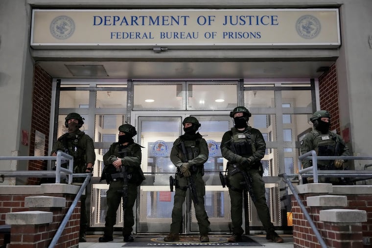 Federal law enforcement personnel stand watch outside the Metropolitan Detention Center in Manhattan as they await the arrival of captured Venezuelan President Nicolás Maduro on Saturday.