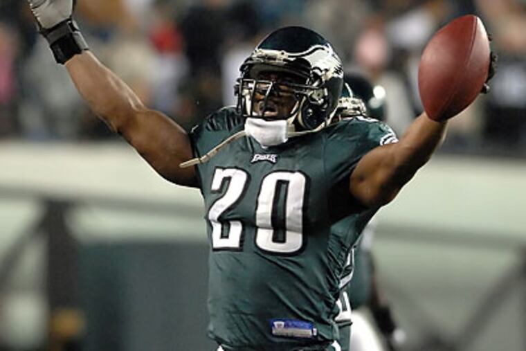 Brian Dawkins retires as the Eagles' all-time leader in games played (183) and interceptions (34). (David Maialetti/Staff file photo)
