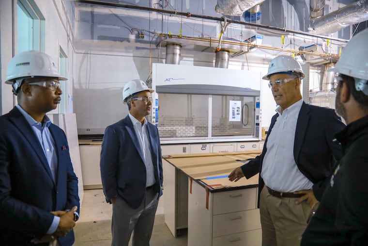 Curt Myers (second from left) is chairman of Fulton Financial Corp. The Lancaster company doubled its Philadelphia-area presence when it agreed to take over troubled Republic Bank of Philadelphia on Friday, after Republic was seized by Pennsylvania banking regulators.