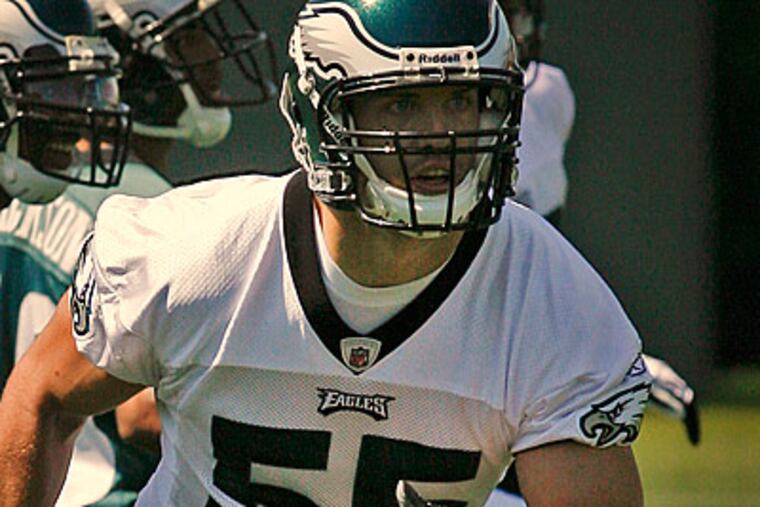 The Eagles said Stewart Bradley "tweaked" his calf. (Alejandro A. Alvarez/Staff file photo)