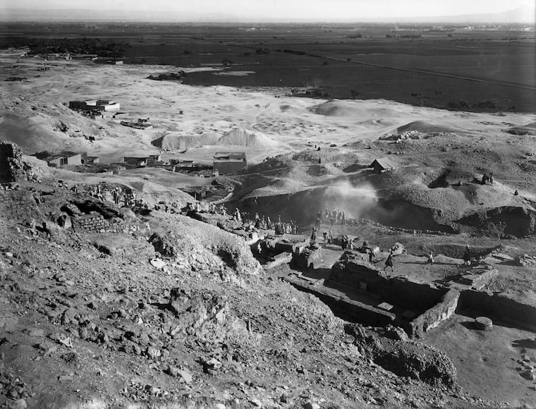 Upper Cemetery.  Upper & Lower Terraces (view of work & workers).  Looking east of north.  Coxe Expedition Dra Abu el-Naga (Thebes), Egypt 1922-1923. (34821)