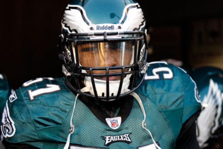 Eagles middle linebacker Jamar Chaney is recovering from surgery to repair a herniated disk. (AP Photo/Alex Brandon)