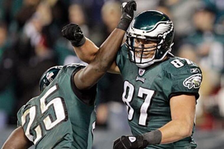 LeSean McCoy (left) and Brent Celek (right) combined for three touchdowns against the Cowboys. (David Maialetti/Staff Photographer)