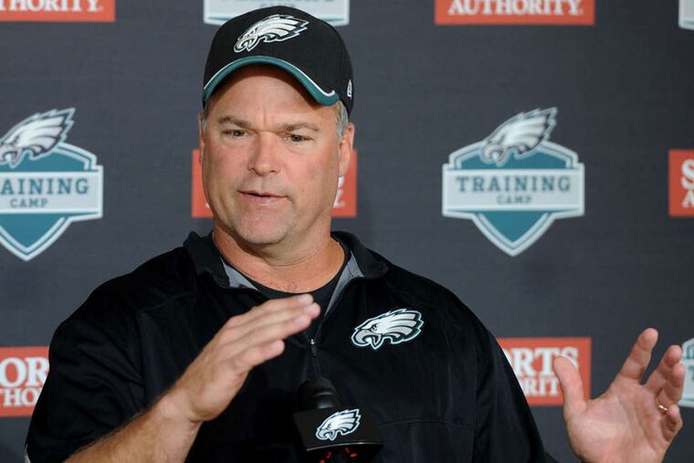 Eagles defensive coordinator Bill Davis.
