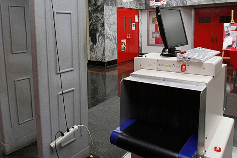 Metal detectors at South Philadelphia High: Could elementary schools be scanning kids someday? (Alejandro A. Alvarez/Staff)