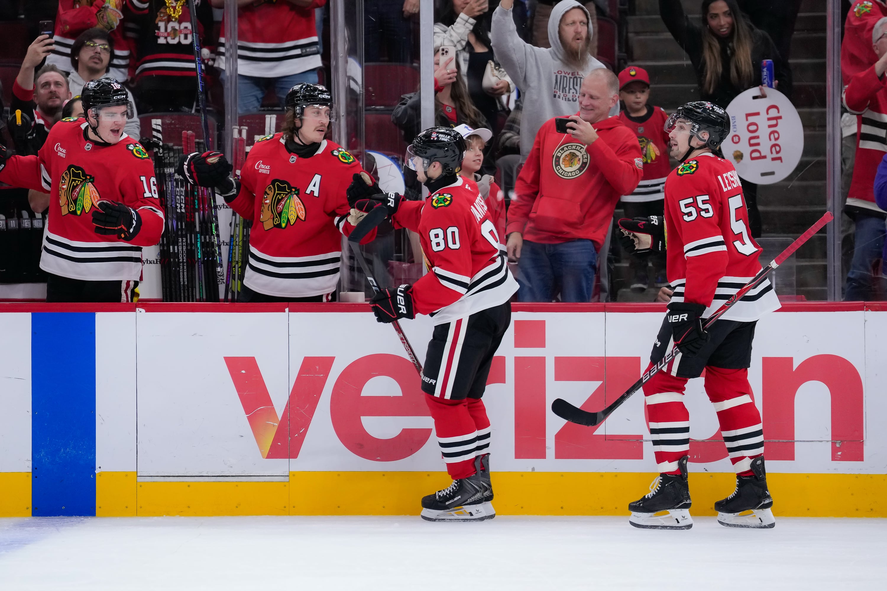 Teuvo Teravainen helps the Blackhawks beat the Penguins 5-3 in Connor Bedard's season debut