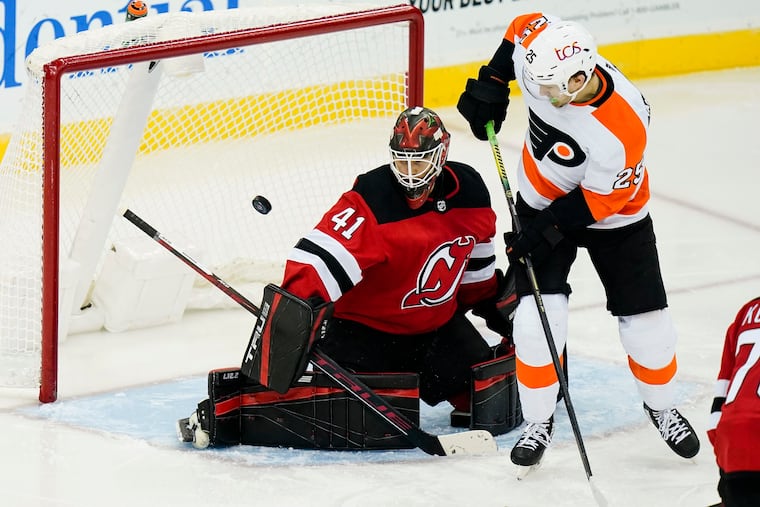 The Flyers' James van Riemsdyk scores against New Jersey Devils goaltender Scott Wedgewood during the second period on Tuesday night.
