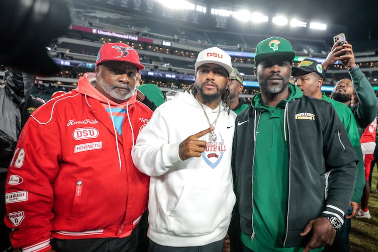 Former Eagles players DeSean Jackson (center) and Michael Vick (right) after Jackson's Delaware State beat Vick's Norfolk State, 27-20, at Lincoln Financial Field.