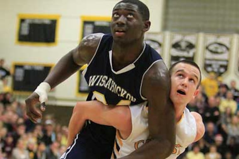 Wissahickon Tanoh Kpassagnon fights Central bucks Shane Kellar for position. (Ron Cortes / Staff Photographer)