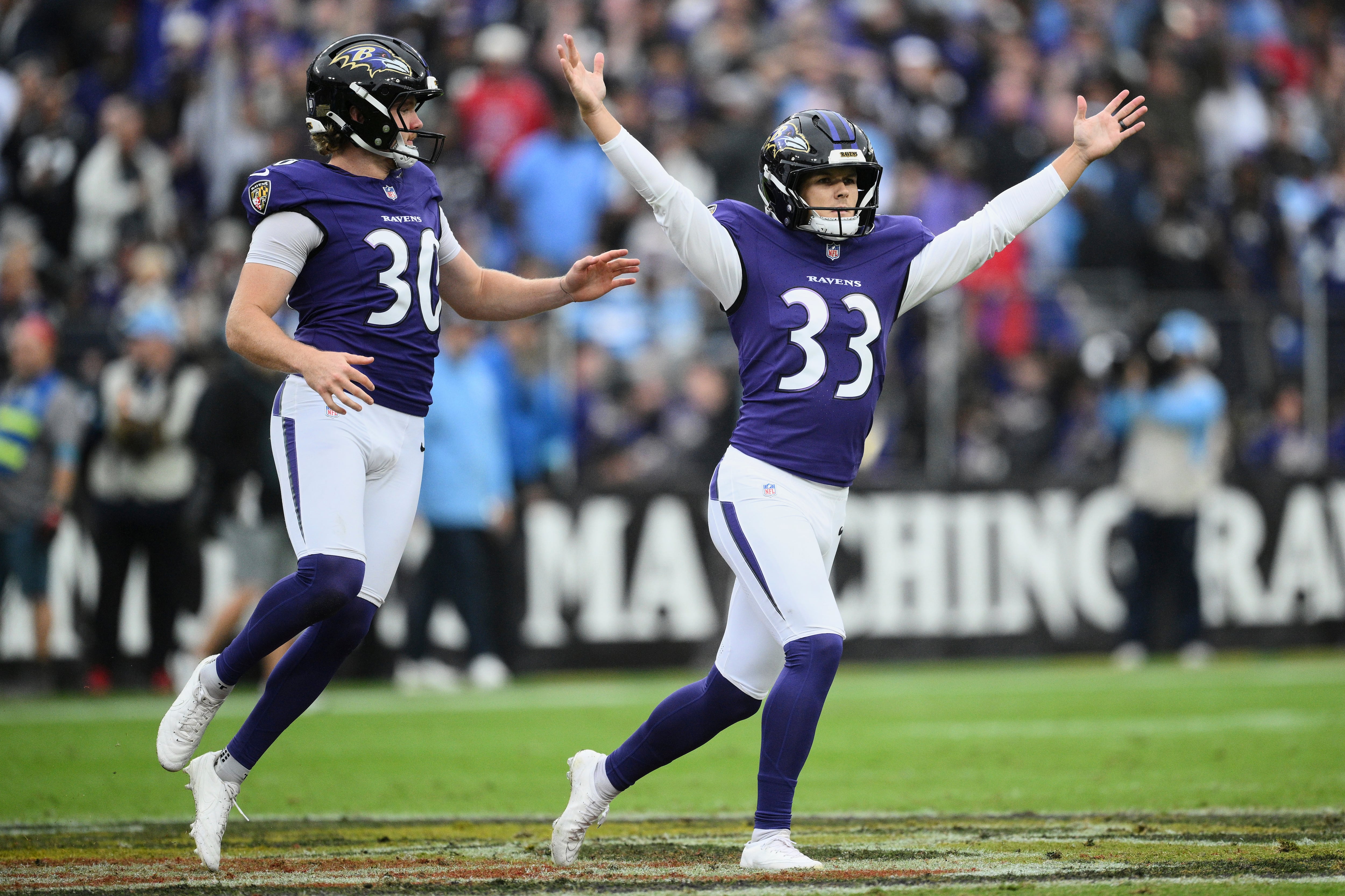 Ravens beat Titans 24-18 despite Lamar Jackson's ankle injury. Henry scores against his old team